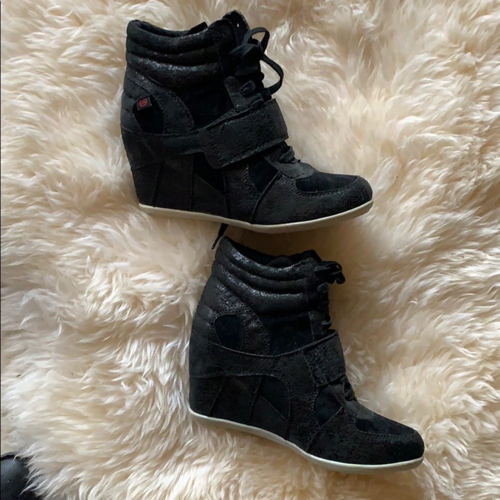 Big Buddha lace up wedge sneakers! Good condition